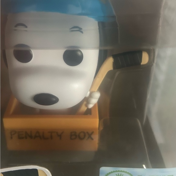 Peanuts Snoopy in Penalty Box Limited Edition 5,000 pieces Funko Pop - Picture 2 of 9